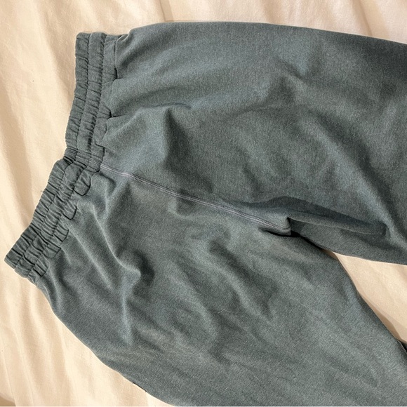 Vuori Women's Jogger Pants - Picture 8 of 9